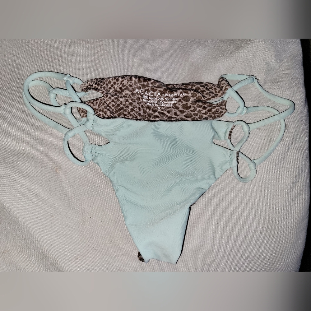 Acacia bottom